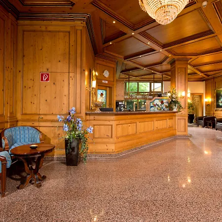 King's Center Superior Hotel