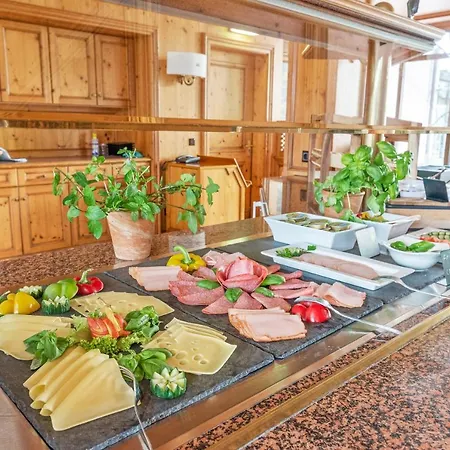 King's Center Superior