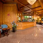 King's Center Superior Hotel