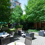 King's Center Superior Hotel
