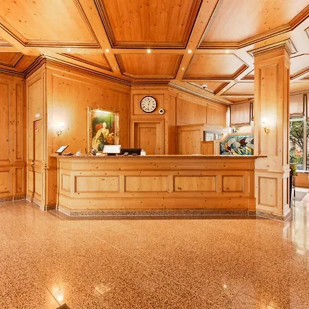 King's Center Superior Hotel 3*