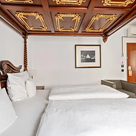 King's Center Superior Hotel 3*