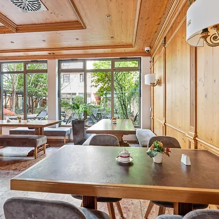 King's Center Superior 3*